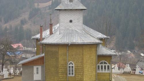Biserica - vedere exterioară