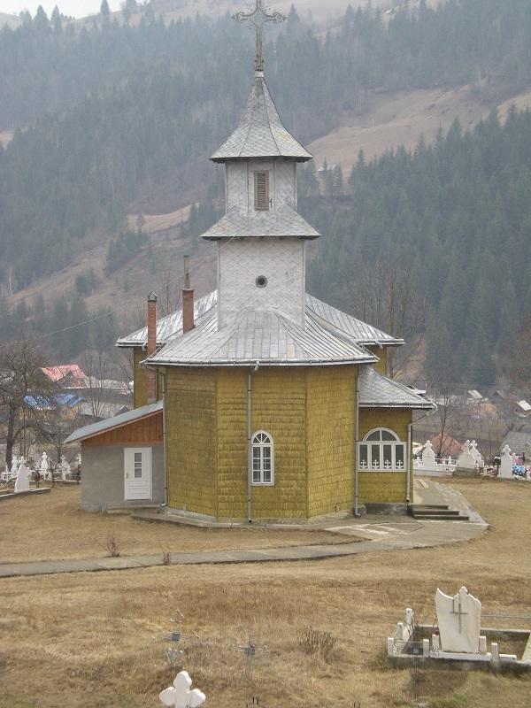 Biserica - vedere exterioară